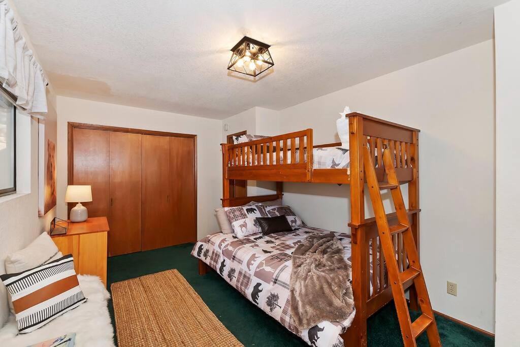 Everwood Serenity Treehouse Ontrail Head/Sledding Villa Big Bear Lake Bagian luar foto
