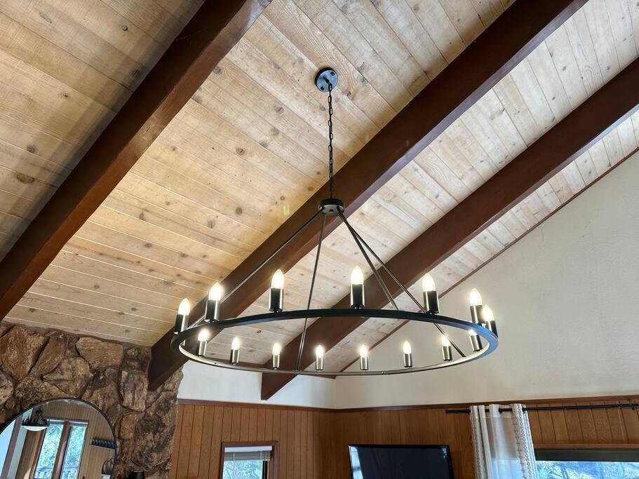 Everwood Serenity Treehouse Ontrail Head/Sledding Villa Big Bear Lake Bagian luar foto