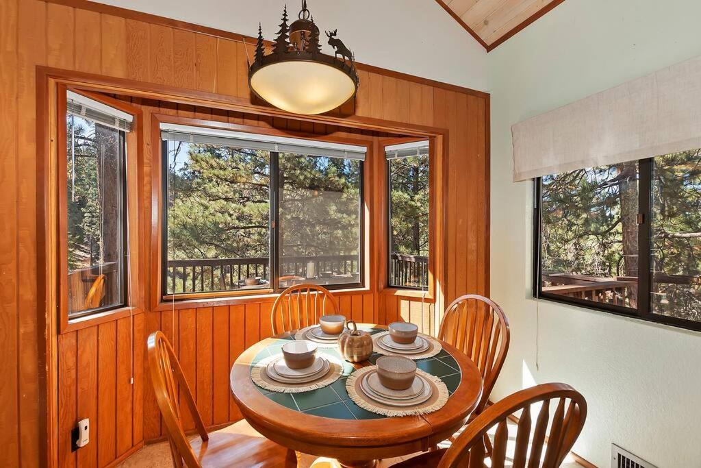 Everwood Serenity Treehouse Ontrail Head/Sledding Villa Big Bear Lake Bagian luar foto