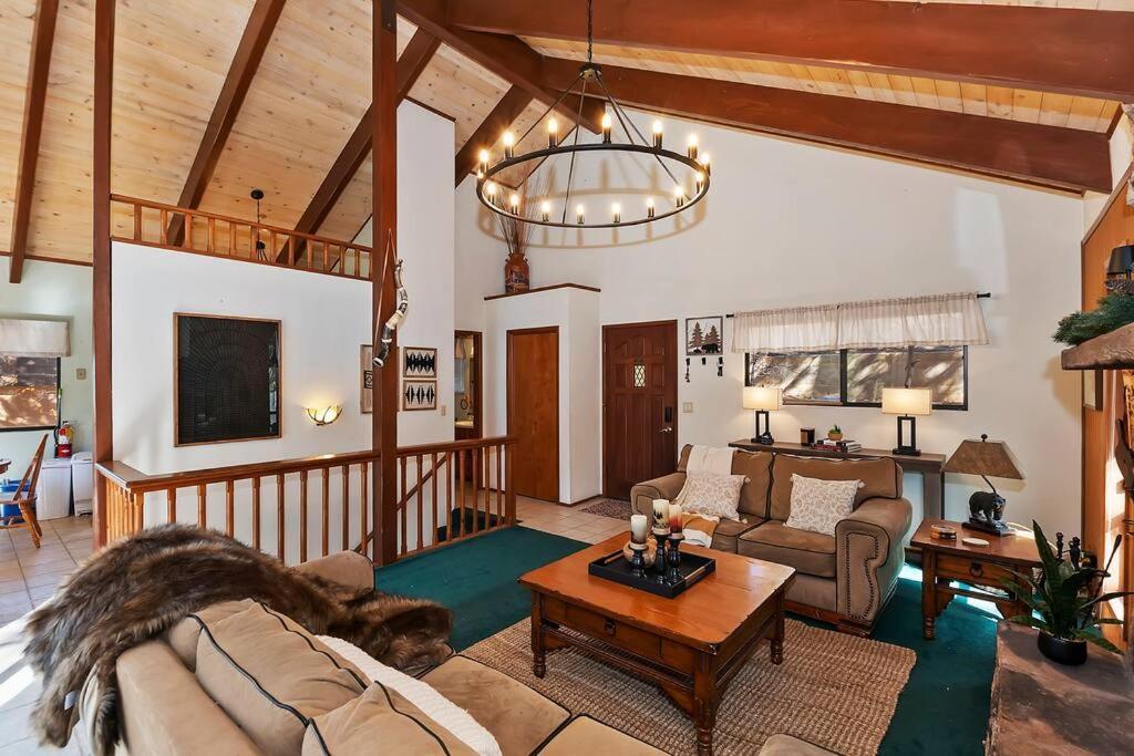 Everwood Serenity Treehouse Ontrail Head/Sledding Villa Big Bear Lake Bagian luar foto
