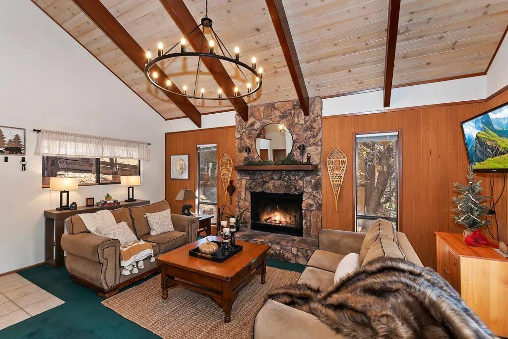 Everwood Serenity Treehouse Ontrail Head/Sledding Villa Big Bear Lake Bagian luar foto