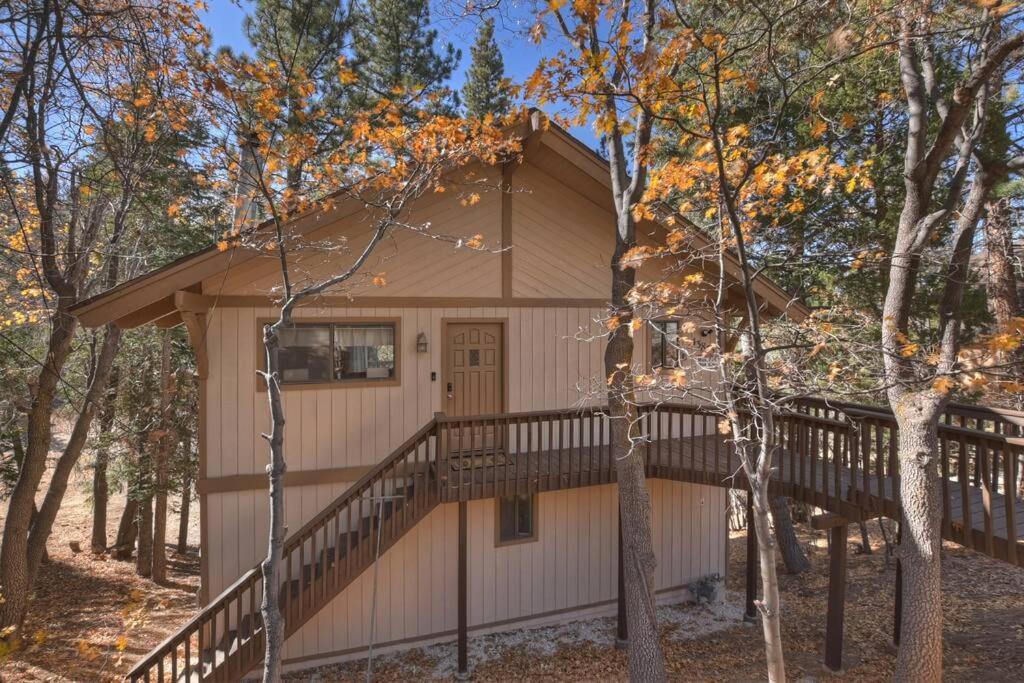 Everwood Serenity Treehouse Ontrail Head/Sledding Villa Big Bear Lake Bagian luar foto