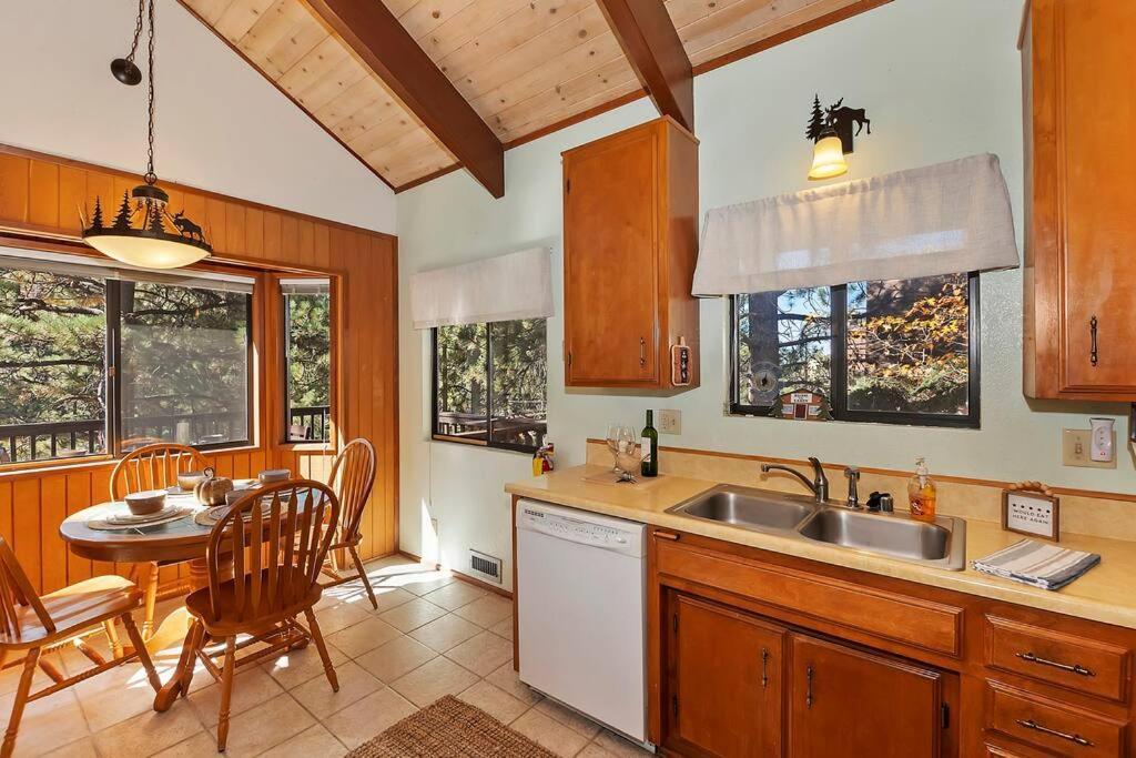 Everwood Serenity Treehouse Ontrail Head/Sledding Villa Big Bear Lake Bagian luar foto