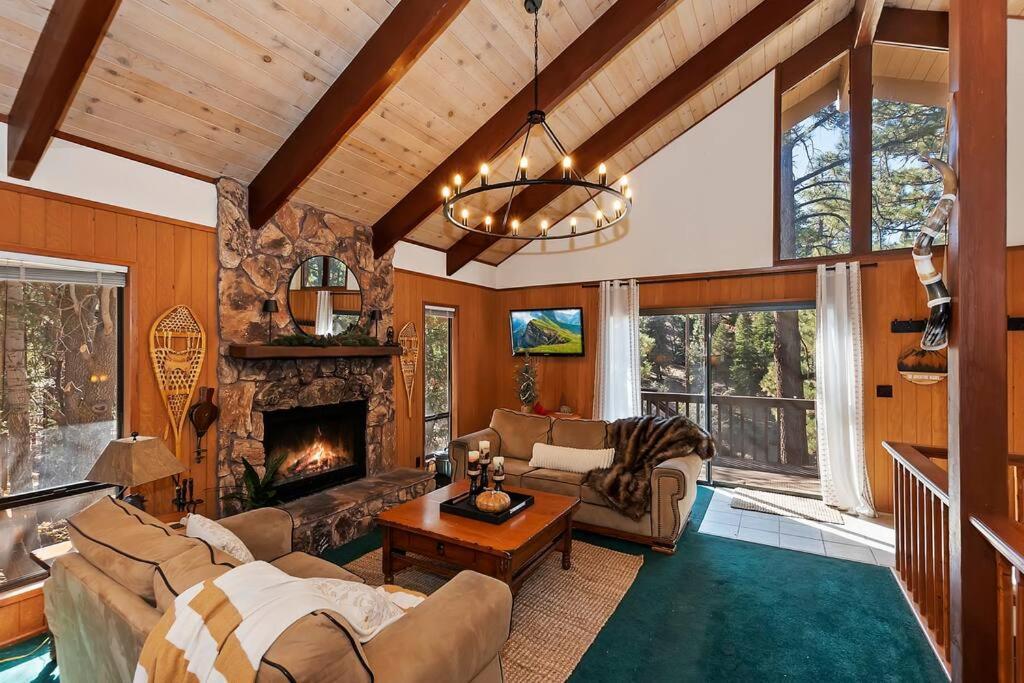 Everwood Serenity Treehouse Ontrail Head/Sledding Villa Big Bear Lake Bagian luar foto